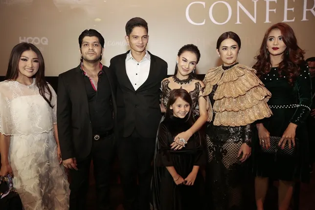Sarwendah bersama cast KEMBANG KANTIL. (Cr: KapanLagi.com/Akrom Sukarya)
