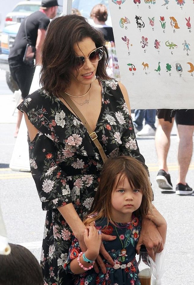 Jenna asyik habiskan waktu dengan Everly © BACKGRID via dailymail.co.uk