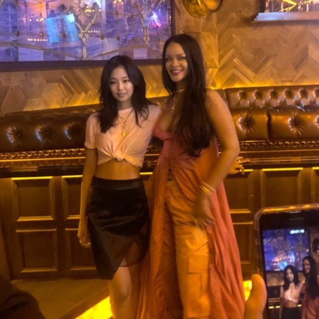 Jennie dan Rihanna di Seoul(credit:instagram.com/ririgalbadd)