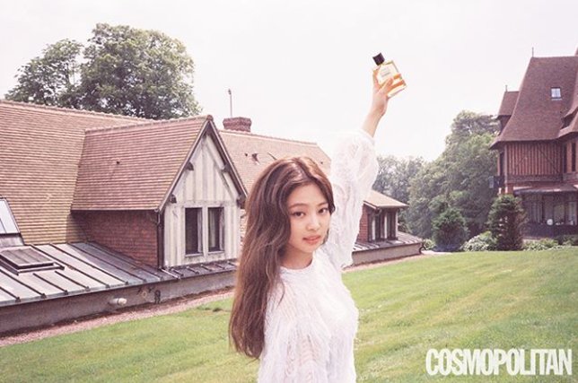 Jennie selalu stunning © Cosmopolitan