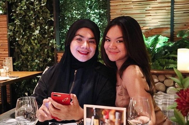 Sarita Abdul Mukti dan Shafa, istri dan anak Harris ©instagram/shafaharris