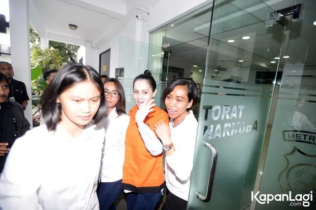 Bukan Pengaruh Obat, Senyum Jennifer Dunn Saat Pers Rilis Karena Ikhlas Bukan Pengaruh Obat, Senyum Jennifer Dunn Saat Pers Rilis Karena Ikhlas video viral info traveling info teknologi info seks info properti info kuliner info kesehatan foto viral berita ekonomi