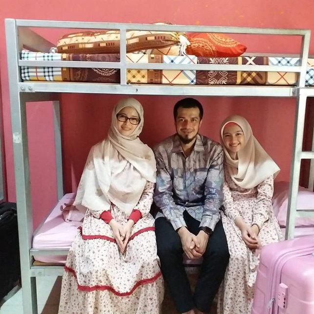 Primus dan Jihan antar Lana ke pesantren ©instagram/truejf