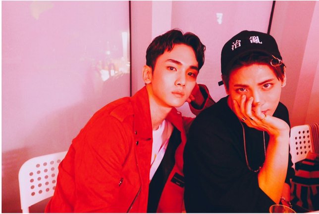 Key turut memposting fotonya bersama mendiang Jonghyun. - Instagram/bumkeyk