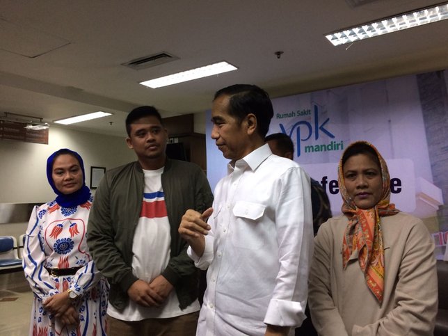 Jokowi dan Bobby saat menjawab pertanyaan media Â© KapanLagi.comÂ®/Akbar Prabowo Triyuwono	