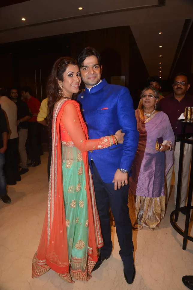 Setelah tenar, Karan selingkuh dengan Ankita yang sekarang jadi istrinya ©missmalini