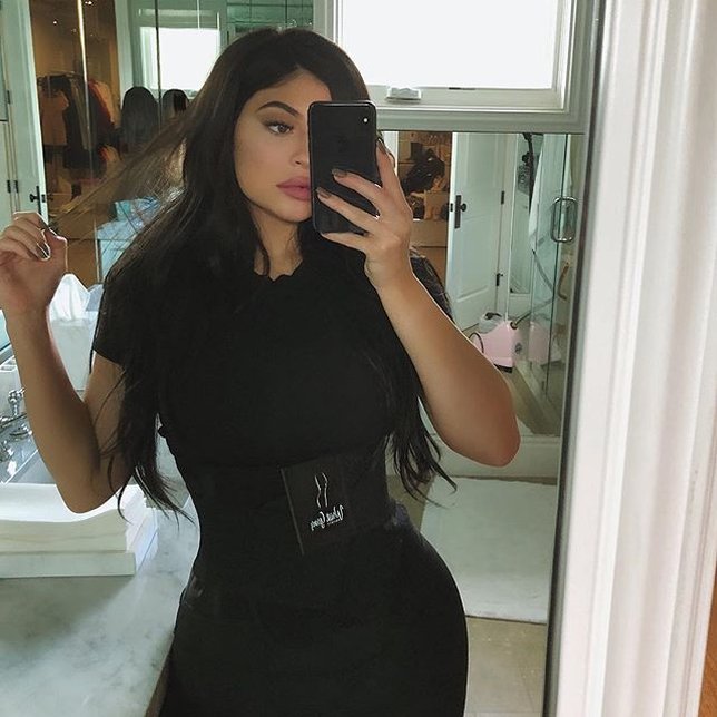 Inilah foto selfie Kylie yang tuai kritikan dari netizen © instagram.com/kyliejenner