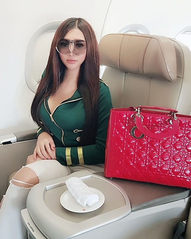 Deddy sebut jika Lucinta Luna sudah jadi perempuan sejak pertam kali mereka bekerja bersama © instagram.com/lucintaluna