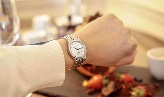 Jam tangan mewah milik Maia. © Instagram/maiaestiantyreal