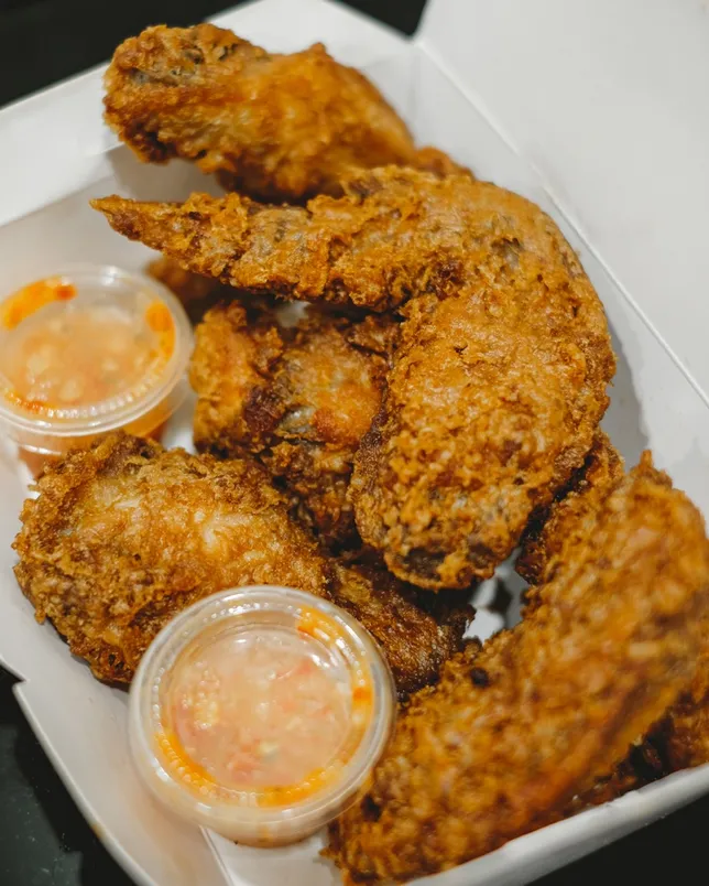 Jajanan Ah Tan Chicken Wings yang pernah dicicipi Hans Danial, di Yishun Park Hawker Centre, Yishun Ave 11. (Dok. @eatandtreats)