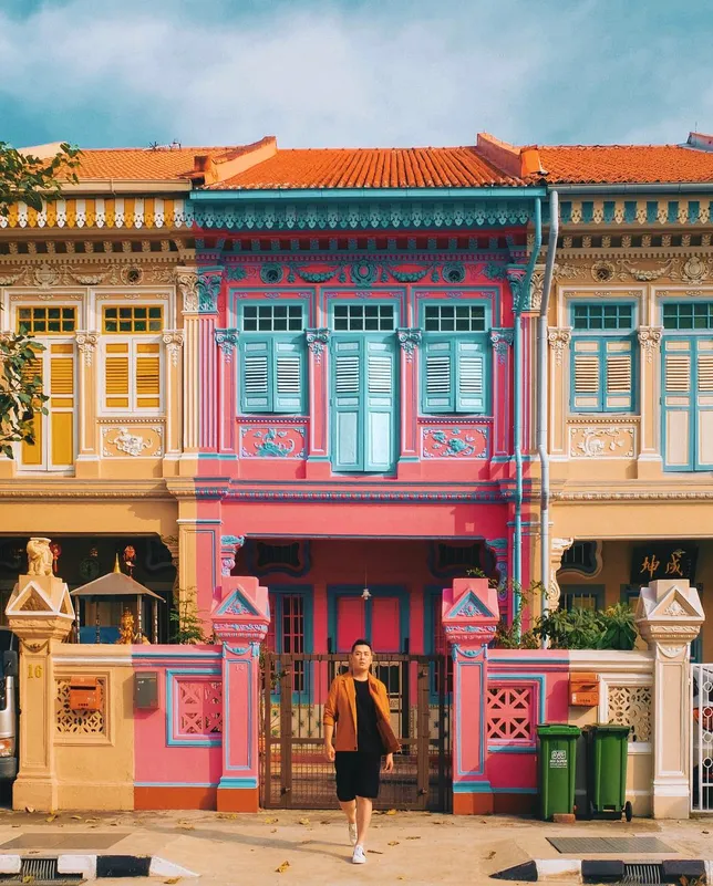 Hans Danial saat berada di Chinatown. (Dok: @eatandtreats)