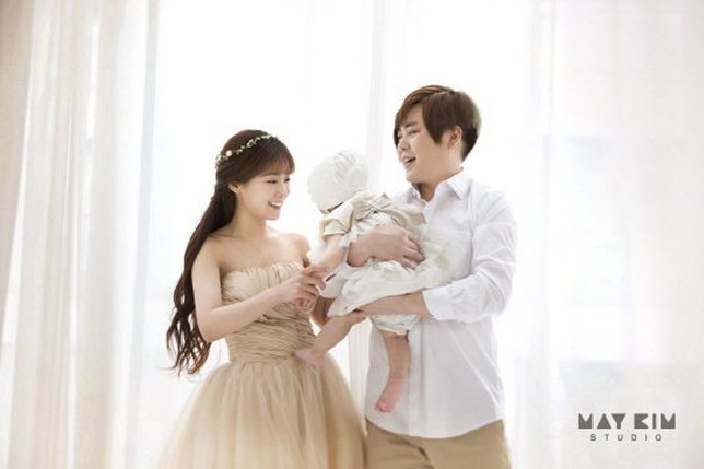 Foto keluarga Moon Hee Jun dan Soyul. © May Kim Studio