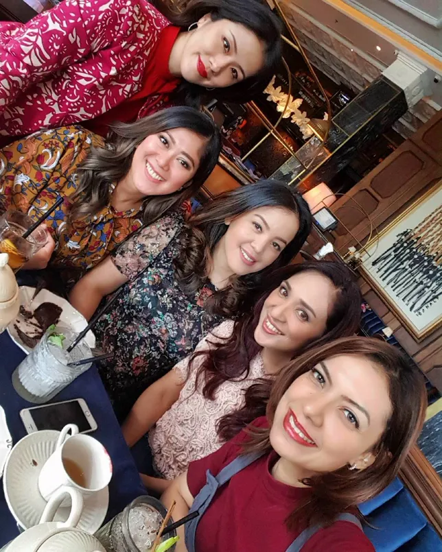 Najwa Shihab bersama teman-teman jurnalis Metro TV (credit: Instagram.com/najwashihab)