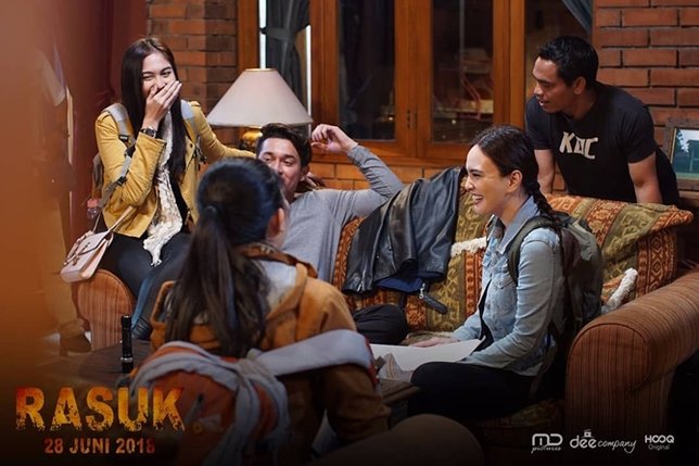 Dibalik layar film 'RASUK' (credit: instagram.com/deecompany_official)