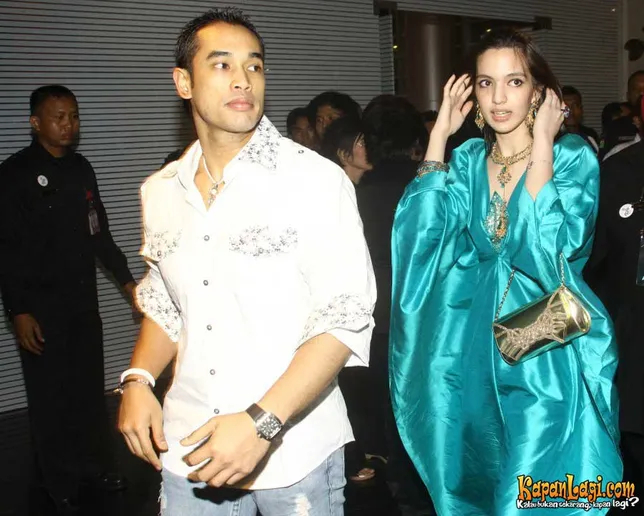 Tahun 2009 Ardi Bakrie meminang Nia Ramadhani (credit: kapanlagi.com)