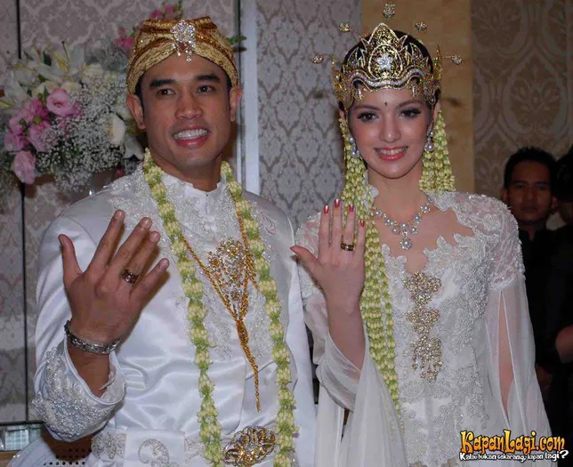 Nia Ramadhani dan Ardi Bakrie menikah pada tahun 2010 (credit: kapanlagi.com)