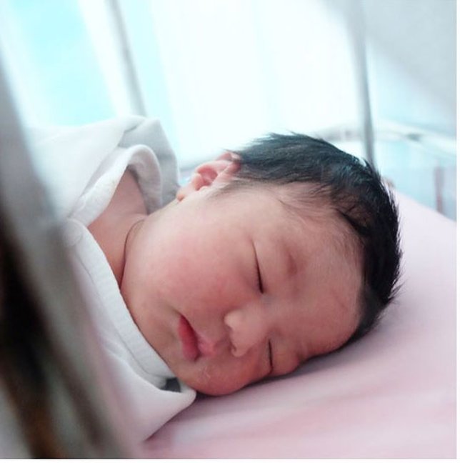 Nycta Gina Lahirkan Anak Kedua Secara Ceasar Setelah Kontraksi Selama 14 Jam