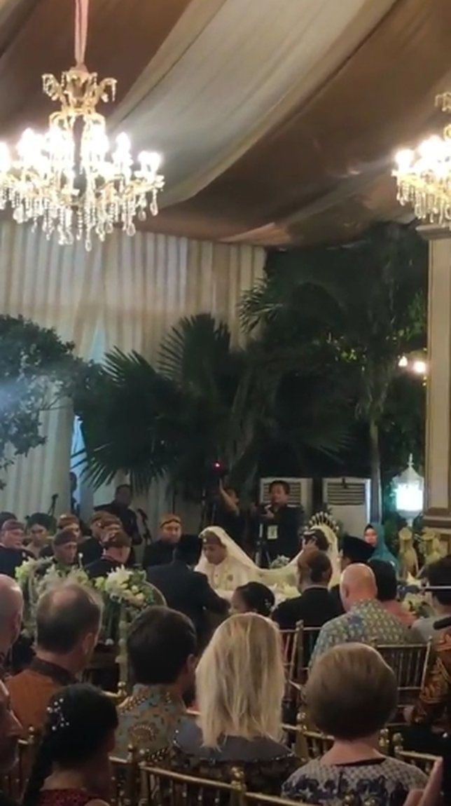 Akad nikah Panji dan Varsha, kini sudah sah jadi suami istri ©instagram/embbo