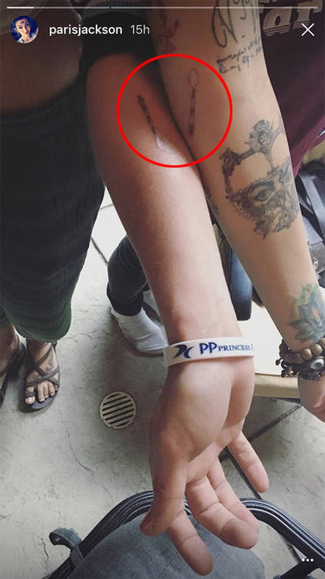 Inilah penampakan tato kembar Paris dan Macaulay © instagram/Paris