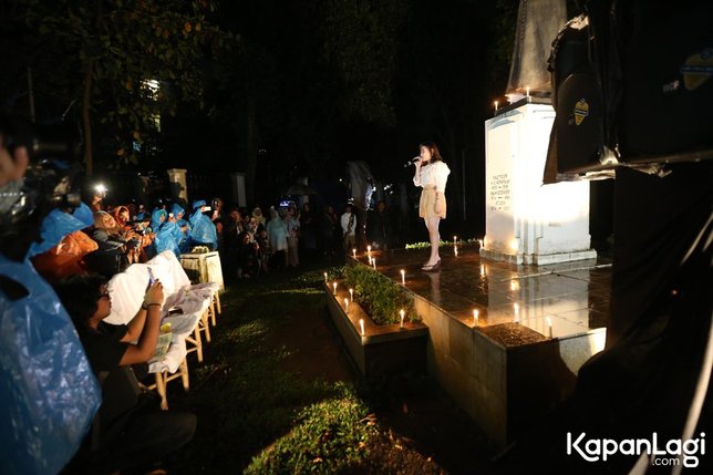 Prilly Latuconsina nyanyikan lagu untuk Peter Cs © KapanLagi.com®/Budy Santoso