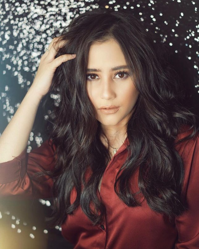 Potong Rambut Jadi Pendek Prilly Latuconsina  Makin Tampil 