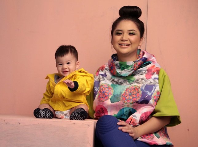 Putri Titian menikmati peran barunya sebagai seorang ibu. © KapanLagi.com/Muhammad Akrom Sukarya