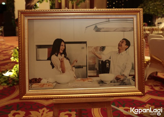 Foto Prewedding di sudut venue pernikahan Raditya Dika dan Anissa Aziza (credit: kapanlagi.com/Muhammad Akrom Sukarya)