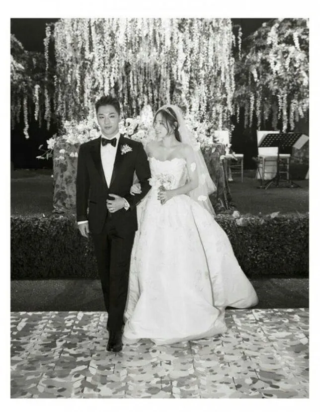 Taeyang dan Min Hyo Rin habiskan Imlek bareng keluarga. © Star News