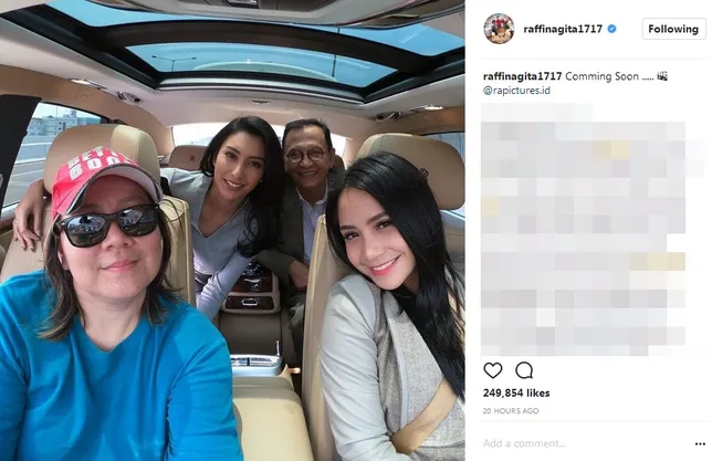 Nagita Slavina santai semobil dengan Tyas, mantan Raffi Ahmad ©instagram/raffinagita1717