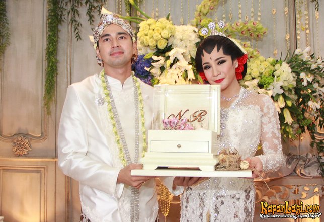 Akad nikah Raffi Ahmad dan Nagita Slavina © KapanLagi.com/Agus Apriyanto