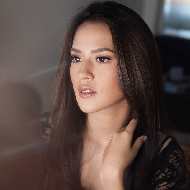 Dengan kulit yang gelap, Raisa tampak makin mempesona! /©instagram.com/raisa6690