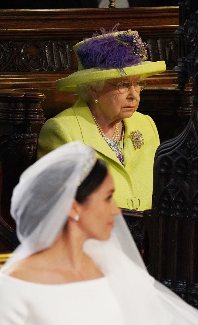 Alasan Ratu Elizabeth II kenakan baju terang karena untuk rakyat (credit: AFP)