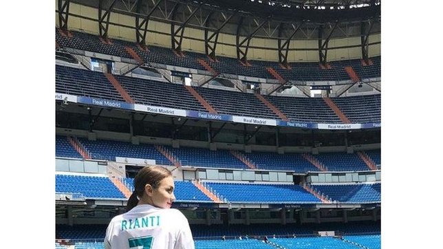 Rianti Cartwright mengunjungi markas klub Real Madrid © instagram.com/riantic