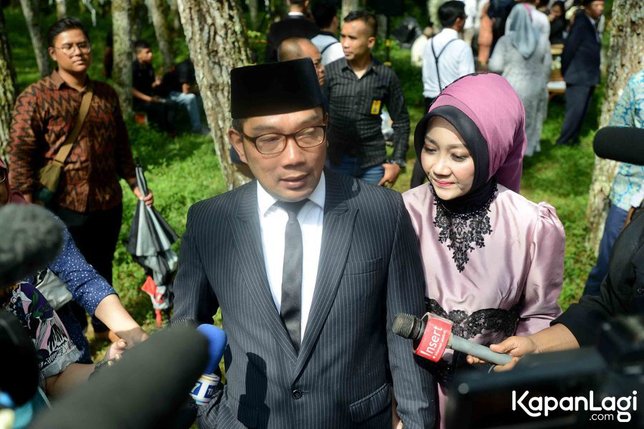 Ridwan Kamil ikut bahagia bisa hadir dan menjadi saksi pernikahan Syahnaz © KapanLagi.com®/Bayu Herdianto