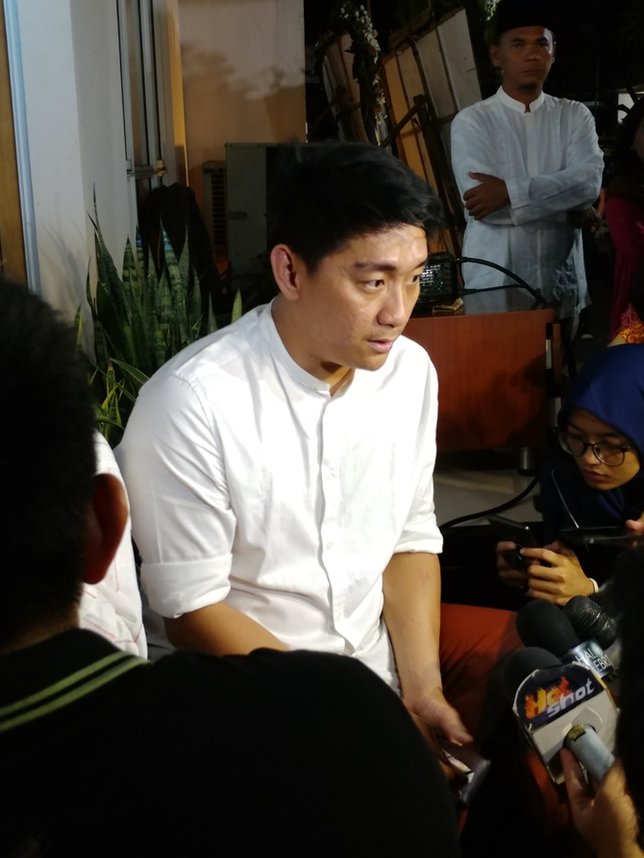 Kembaran Ifan Seventeen dan istri terlempar bagi pin Bowling saat Tsunami Banten © KapanLagi.com®/Akbar Prabowo Triyuwono