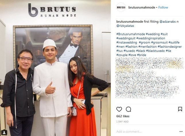 Rizky fitting baju di Brutus rumah mode didampingi oleh Adzana ©instagram