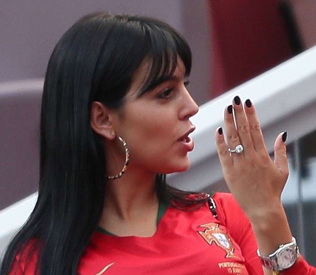 Pamer Cincin  Berlian Cristiano Ronaldo Georgina 