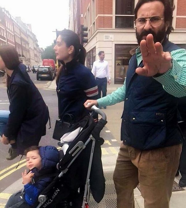 Saif berusaha hadang paparazzi, Taimur justru bergaya ©bollywoodlife.com