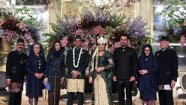 Annisa Trihapsari dan Sultan Djorghi di pernikahan Sekar © instagram.com/robbyray_yohannesbridal)