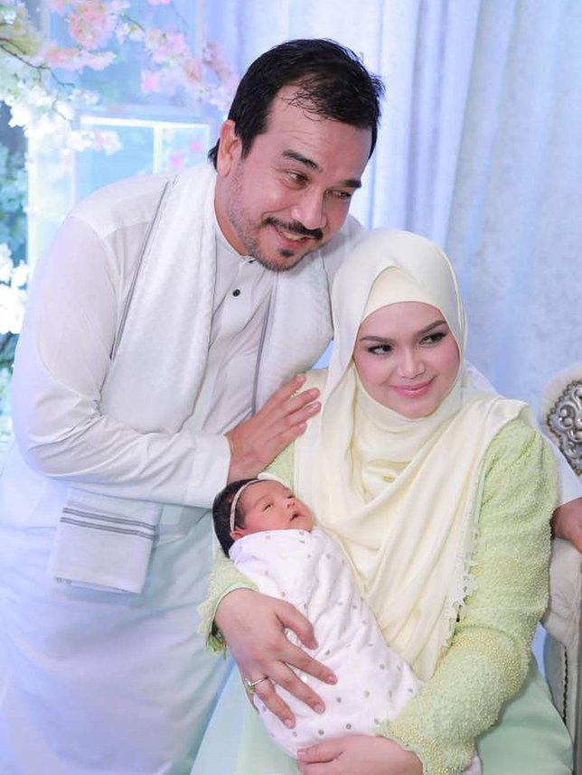  Siti  Nurhaliza  Pamer Tubuh Langsing Setelah Tiga Bulan 