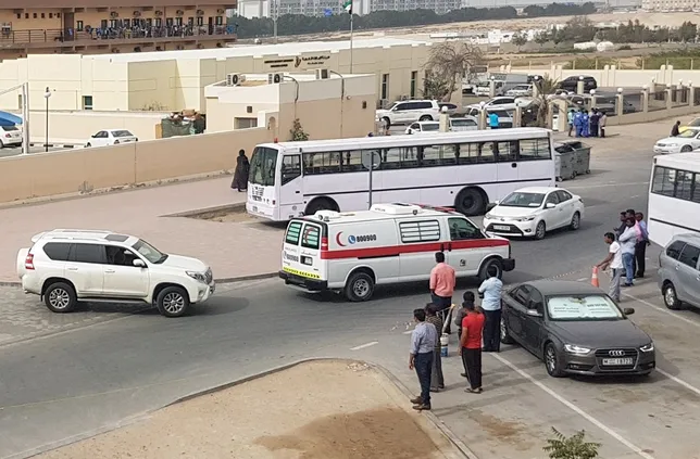 Ambulans yang membawa jenazah Sridevi dari tempat pembalseman menuju bandara ©gulf.com