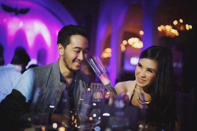 Momen romantis Syahnaz dan Jeje rayakan hari valentine. Credit: via instagram.com/syahnazs