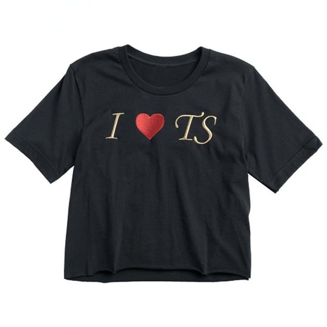 1 t-shirt 'I heart TS' ini dijual seharga US$ 50 © taylorswift.com