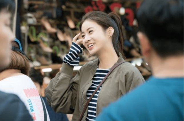 Kang Sora bekerja keras syuting di libur Chuseok. © tvN