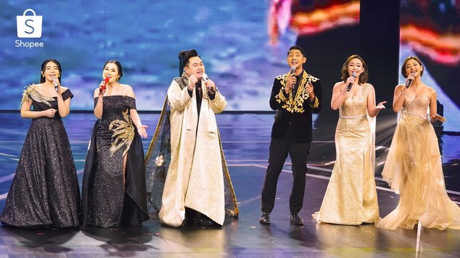 Kekompakan para bintang tamu dalam membawakan lagu Wonderland Indonesia