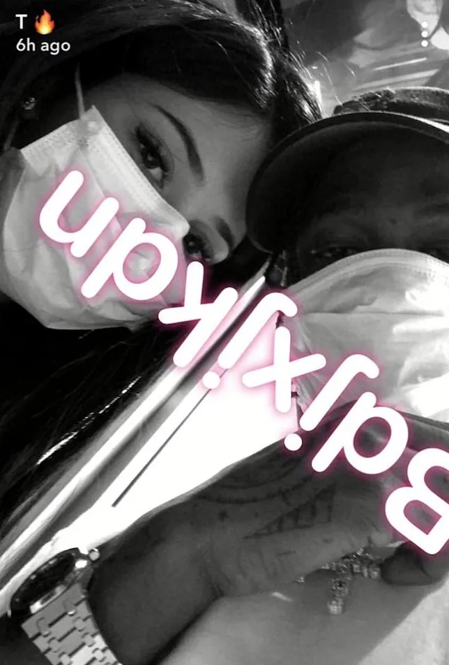 Travis dan Kylie sedang menikmati masa-masa indahnya jadi orangtua © Travis's Snapchat