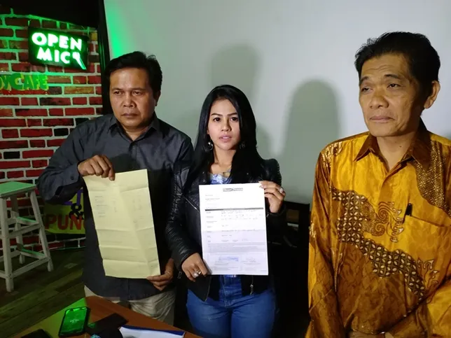 Lia Callia membawa kasus dirinya terkena gigitan ular ke jalur hukum © KapanLagi.com