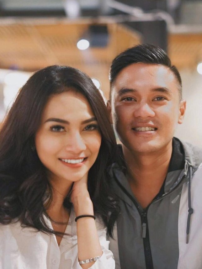 Vanessa Angel membantah telah dilamar sang pacar © instagram.com/vanessaangelofficial