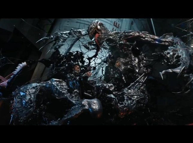 Venom dan Riot bertarung di akhir adegan? (Courtesy of Sony Pictures)