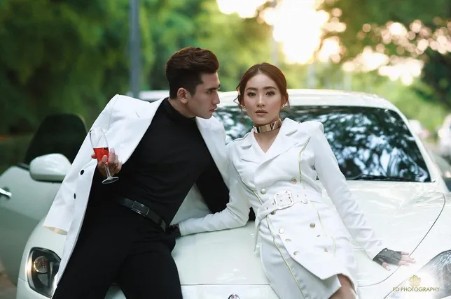 Penampilan glamor Verrell dan Natasha Wilona saat pemotretan. Credit: via instagram.com/fdphotography90